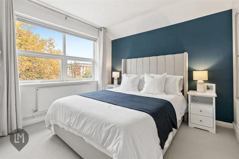 2 bedroom maisonette for sale, Holm Oak Close, London