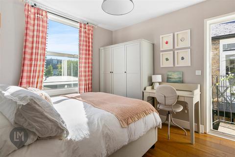 3 bedroom flat for sale, Smeaton Road, London