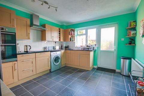 undefined, SHOLING! DECEPTIVELY SPACIOUS! PRIVATE GARDEN! PARKING!