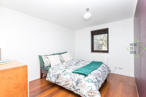 3 bedroom maisonette for sale, St Mary Graces Court, London E1