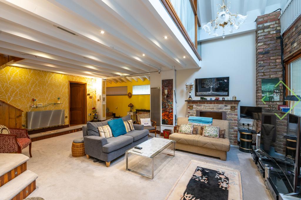 29 Oak Hill, Woodford Green, IG8 9 NX-25