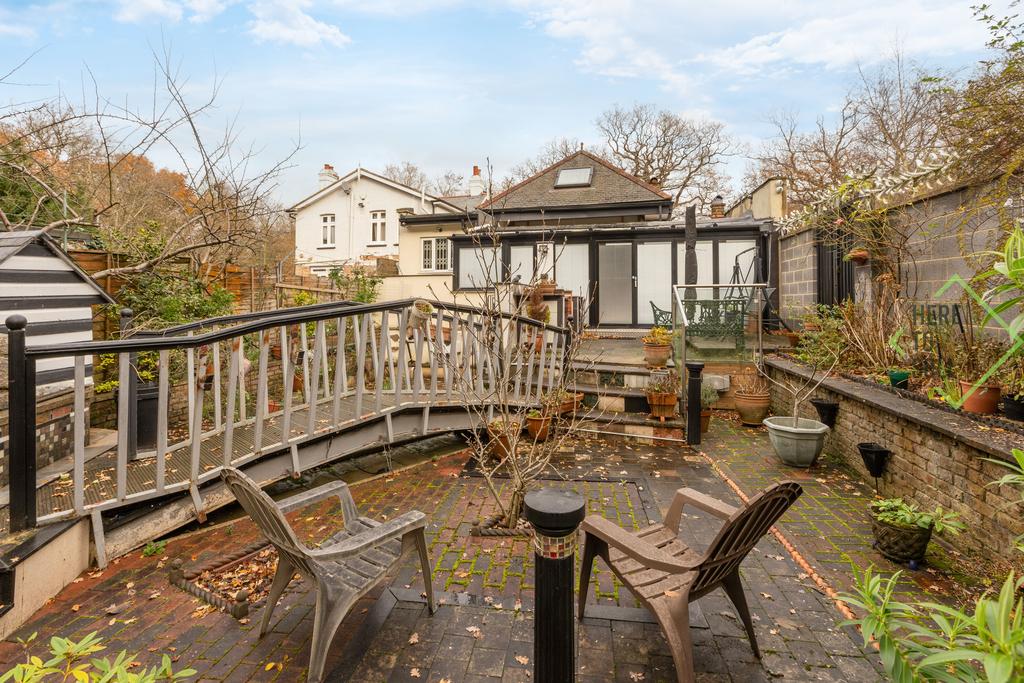 29 Oak Hill, Woodford Green, IG8 9 NX-35