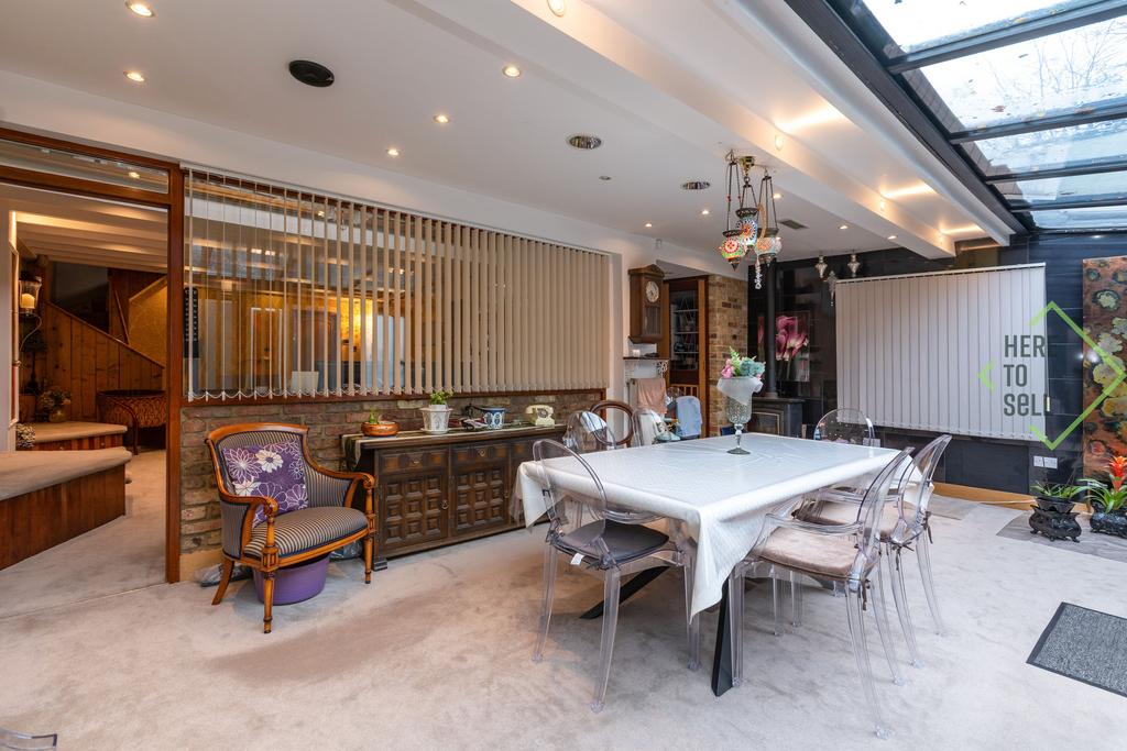 29 Oak Hill, Woodford Green, IG8 9 NX-6