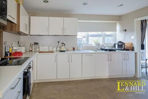 3 bedroom terraced house for sale, Prince Phillip Avenue, Grays RM16