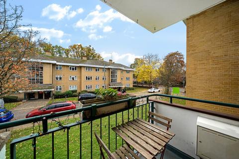 2 bedroom flat for sale, Smithwood Close, London, SW19