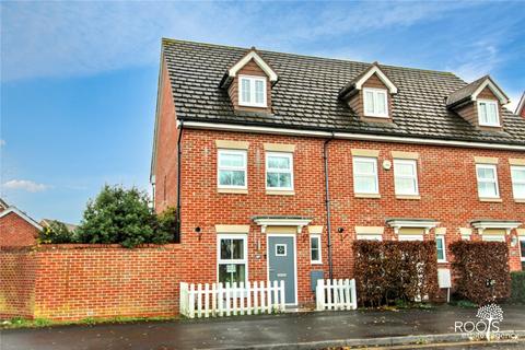 3 bedroom end of terrace house for sale, Urquhart Road, Berkshire RG19