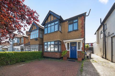 4 bedroom property for sale, Redhill Drive, Edgware, HA8