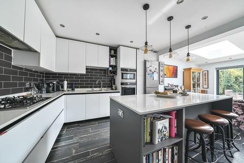 4 bedroom property for sale, Redhill Drive, Edgware, HA8
