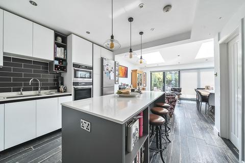 4 bedroom property for sale, Redhill Drive, Edgware, HA8