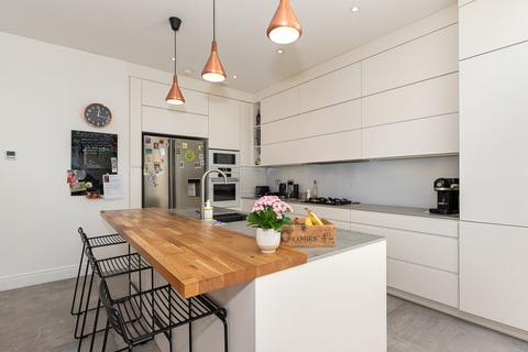 4 bedroom house to rent, Chatsworth Avenue, London, SW20
