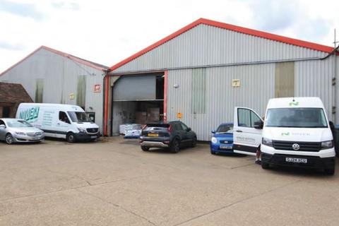 Warehouse to rent, Gravelly Ways Laddingford ME18 6DA
