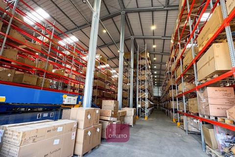 Distribution warehouse to rent, Mark St Nottingham NG10 5AD