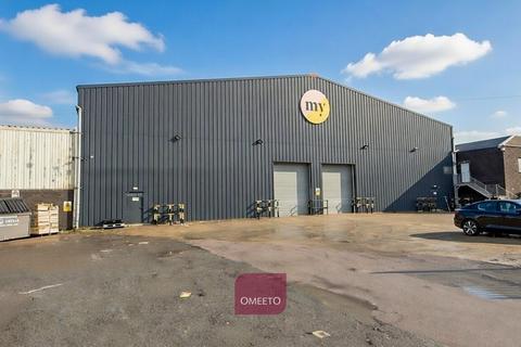 Distribution warehouse to rent, Mark St Nottingham NG10 5AD
