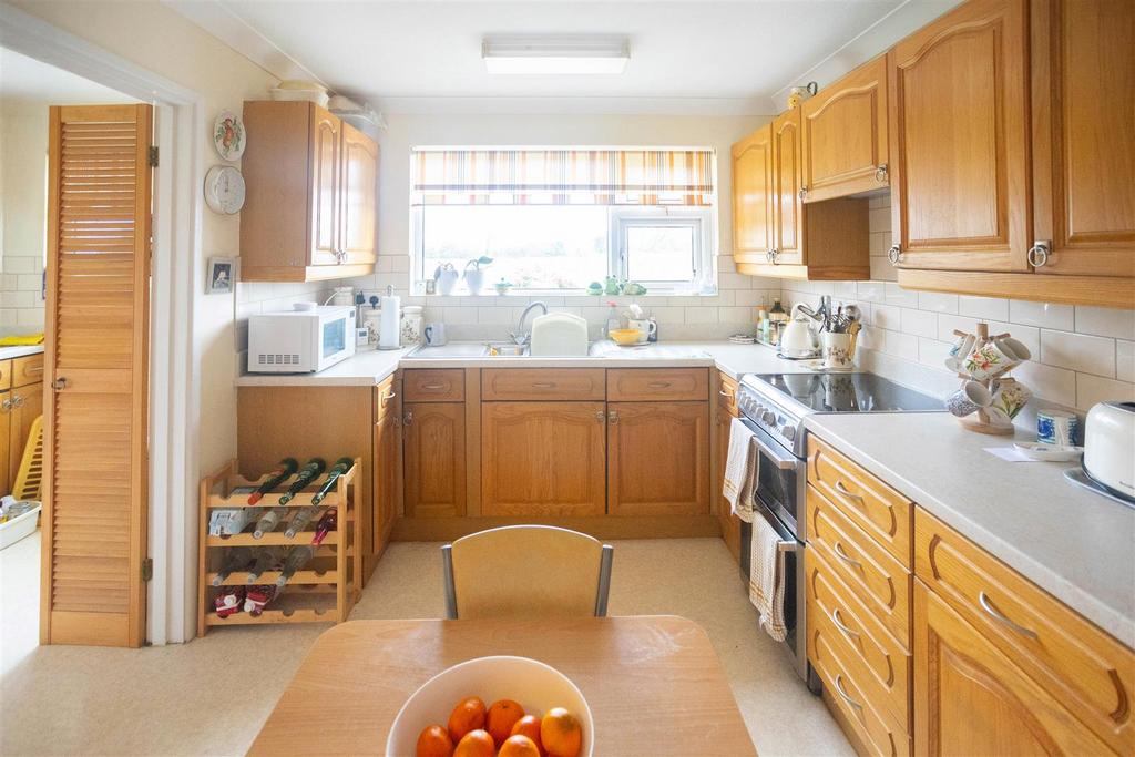 Kitchen 1.jpg