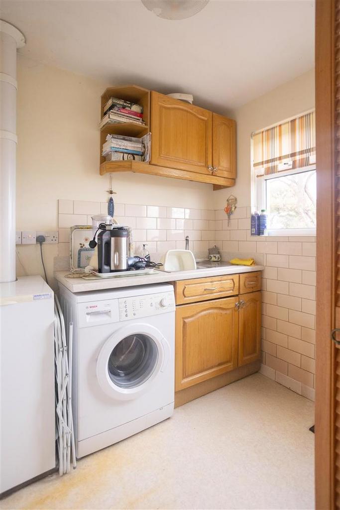 Kitchen 2.jpg
