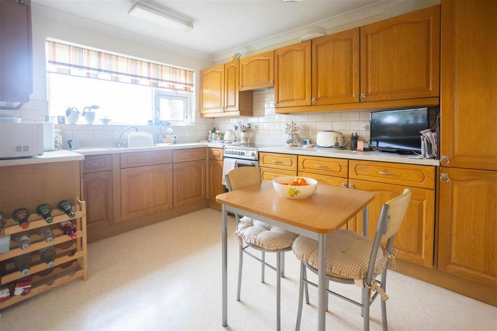 Kitchen 4.jpg