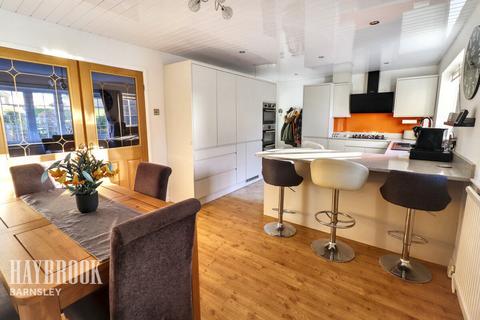 3 bedroom detached house for sale, Kexbrough Drive, Darton