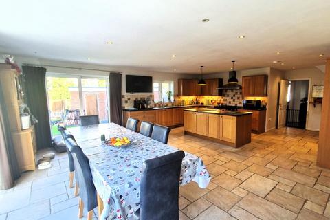 6 bedroom detached house for sale, Penfold Way, Steyning