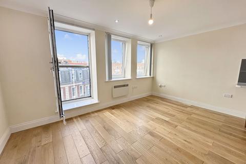 1 bedroom apartment to rent, New Salisbury House, 300 - 310 High Street, Slough, Berkshire, SL1