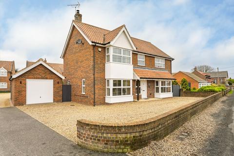 4 bedroom detached house for sale - The Street, Sutton