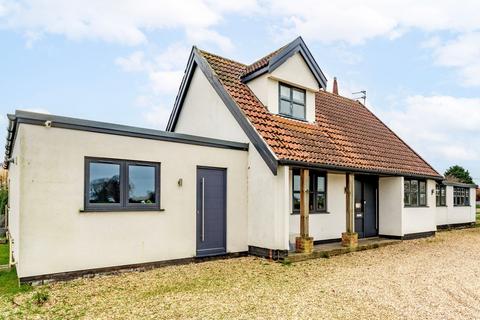 4 bedroom detached house for sale - Hall Lane, Frettenham