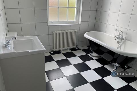 3 bedroom flat to rent, The Grange, Beeston, Nottingham, NG9