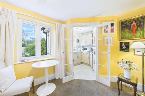 1 bedroom retirement property for sale, Second floor apartment in central Clevedon