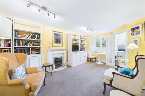 1 bedroom retirement property for sale, Second floor apartment in central Clevedon