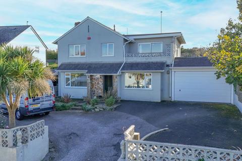 5 bedroom detached house for sale, Tor Close, Paignton