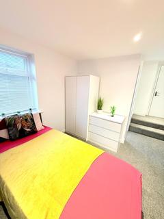 5 bedroom house of multiple occupation to rent - Churchill Road, Poole BH12
