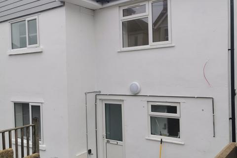 5 bedroom house of multiple occupation to rent, Churchill Road, Poole BH12