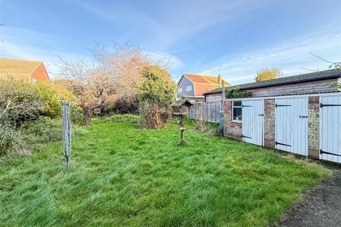 3 bedroom detached house for sale, Brickwall close, Burnham-On-Crouch