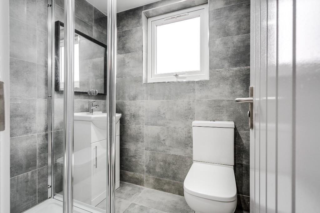 A modern and clean bathroom featuring a spaciou...