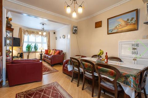 3 bedroom terraced house for sale, Edmonton, London N9