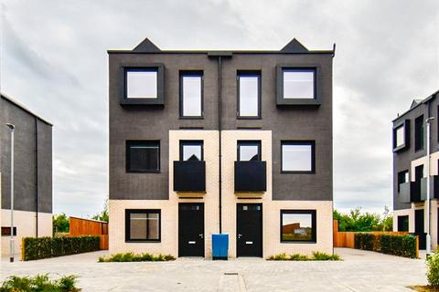 3 bedroom semi-detached house to rent - Lockhart Way, Northstowe, Cambridge, CB24