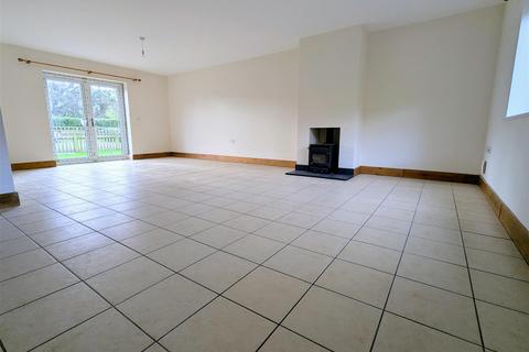 3 bedroom semi-detached house to rent, Doone Valley