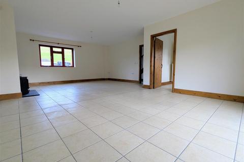 3 bedroom semi-detached house to rent, Doone Valley