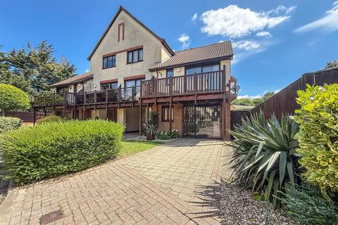 3 bedroom end of terrace house for sale, Coverack Way, Port Solent