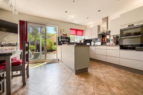 3 bedroom end of terrace house for sale, Coverack Way, Port Solent