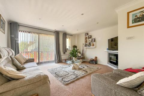 3 bedroom end of terrace house for sale, Coverack Way, Port Solent