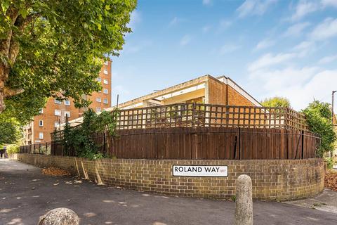 3 bedroom flat to rent, Soane House, Roland Way, SE17