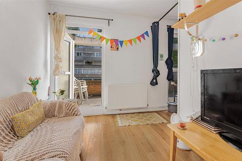 3 bedroom flat to rent, Soane House, Roland Way, SE17