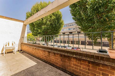 3 bedroom flat to rent, Soane House, Roland Way, SE17
