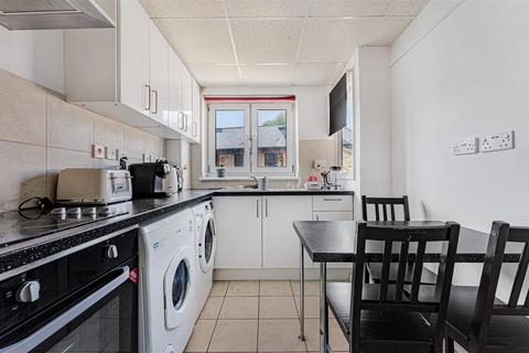 3 bedroom flat to rent, Soane House, Roland Way, SE17