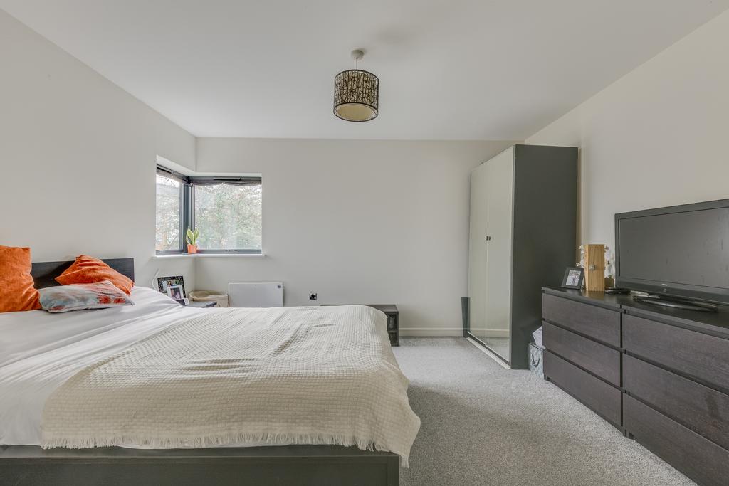 Flat 3, Robina Court, SM6 - 7