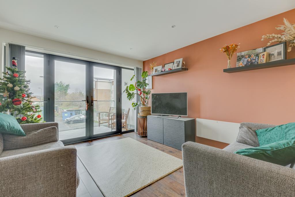 Flat 3, Robina Court, SM6 - 11