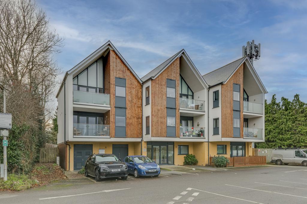 Flat 3, Robina Court, SM6 - 17
