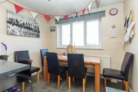 4 bedroom semi-detached house for sale, Linnet Avenue, Whitstable, Kent, CT5