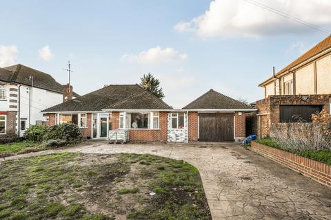3 bedroom bungalow for sale - Ridge Lane, Watford, Hertfordshire