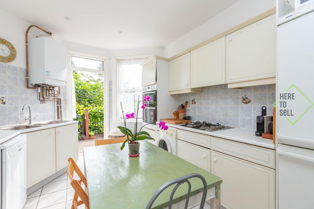 10 Hillside Avenue, N11 3 DE-15